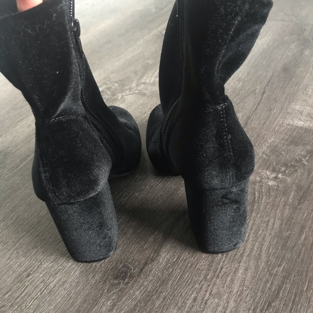 (EUC) Black Velvet Sock Style  heeled boots (7.5) - Picture 6 of 8